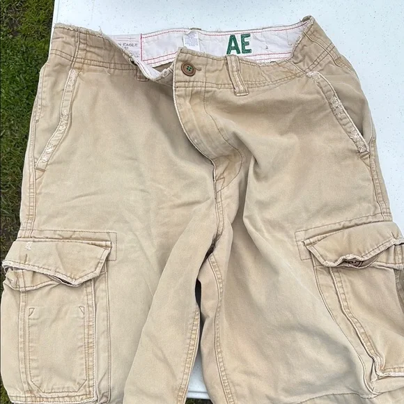 American Eagle Outfitters Tan Cargo Shorts - Picture 1 of 1